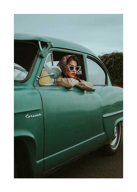 Nő zöld autóban életstílus poszter